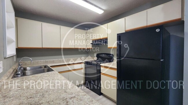 Photo - 4BR/2.5BA Tampa Home | Dual Kitchen Areas, Private Bedroom & Fresh Updates