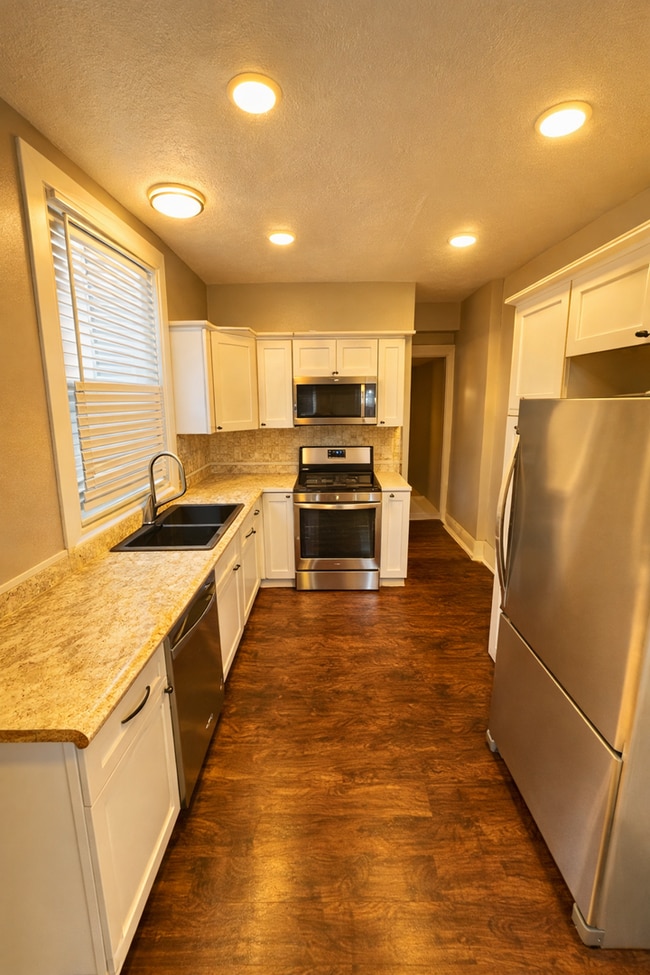 Building Photo - Mason St Duplex Unit 3111 Mason St