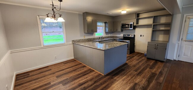 Photo - Great private home convenient to I40, Airport and Farmers Market