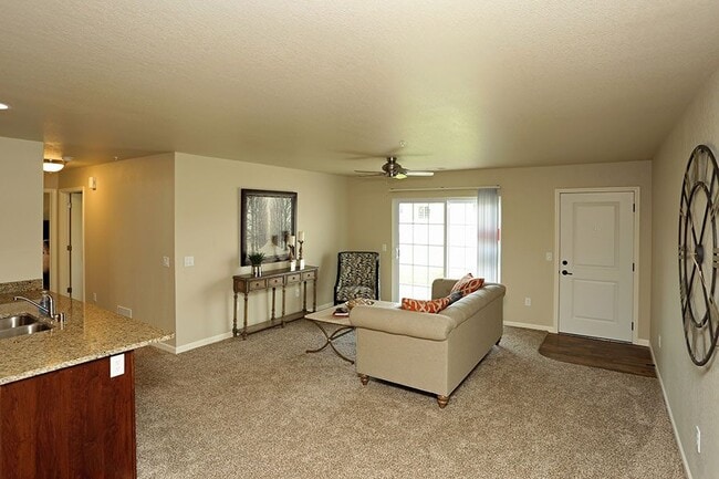 CRANBERRY CREEK APARTMENTS