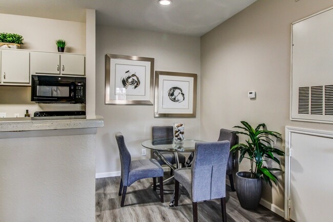 Photo - Lago Del Mar Apartments