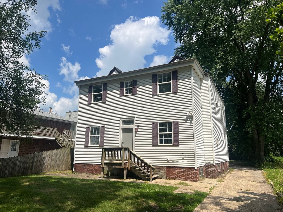 Newly renovated units and common areas! - Newly renovated units and common areas! Unit -03