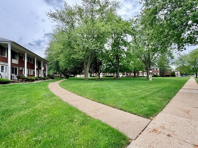 1701 Charlton Rd