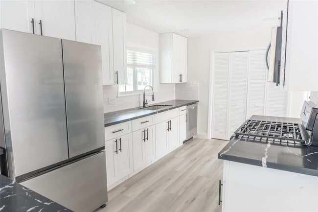 Photo - 609 Oak Harbor Dr