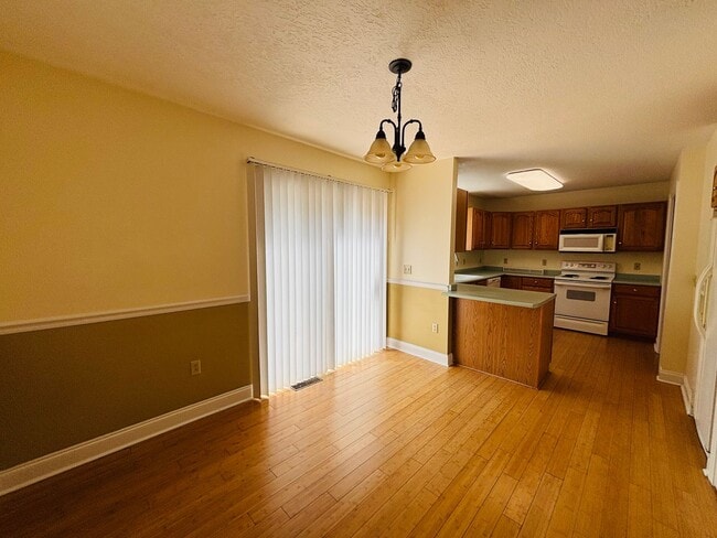 Photo - 260 Bronze Leaf Dr NW