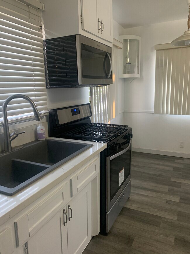 Photo - 1657 Colby Ave Unidad 1