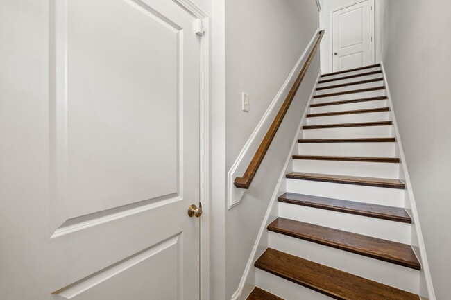 Photo - 1039 Commack Dr