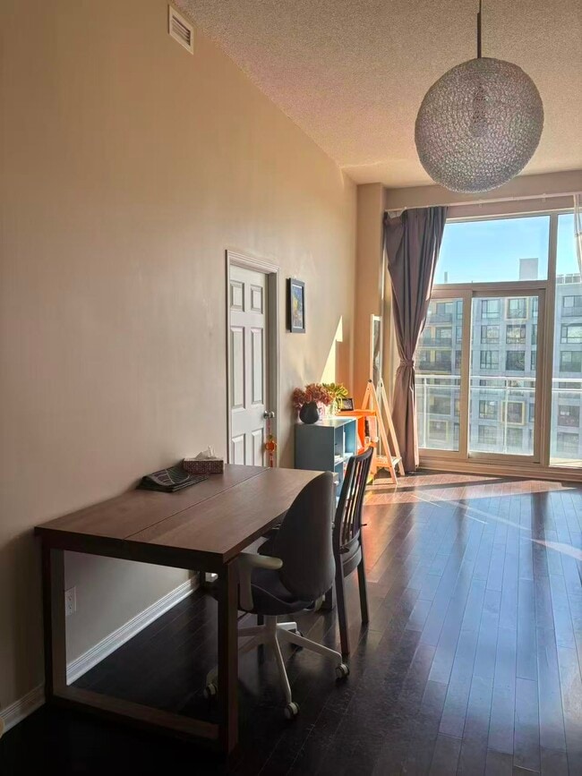 Building Photo - 4975 Rue Jean-Talon O Unit Fully Furnished Spacious Condo for 1 Female