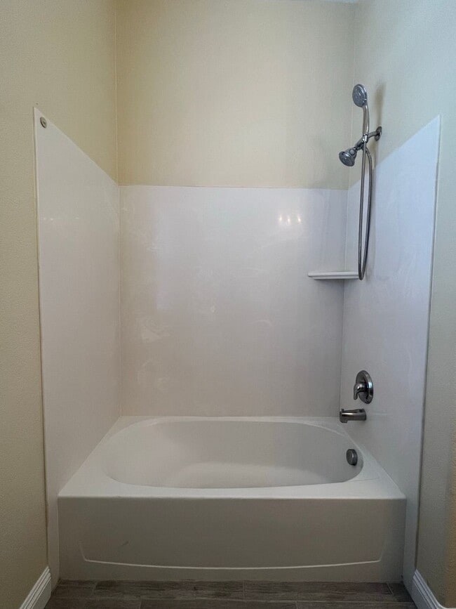 Building Photo - Gorgeous 3 Bedroom, 2 Bath in Silverado Ranch