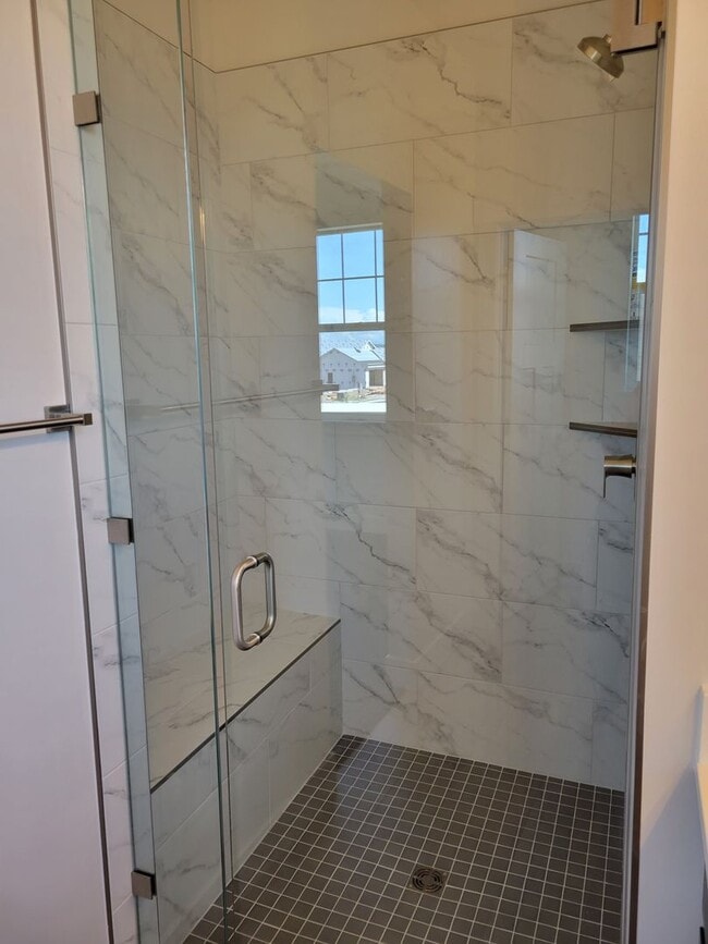 Photo - 3 Bed 2.5 Bath with double attached garage in Belgrade