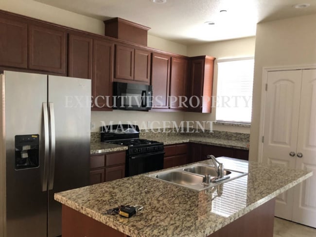 Photo - 1470 Woodbury Ct