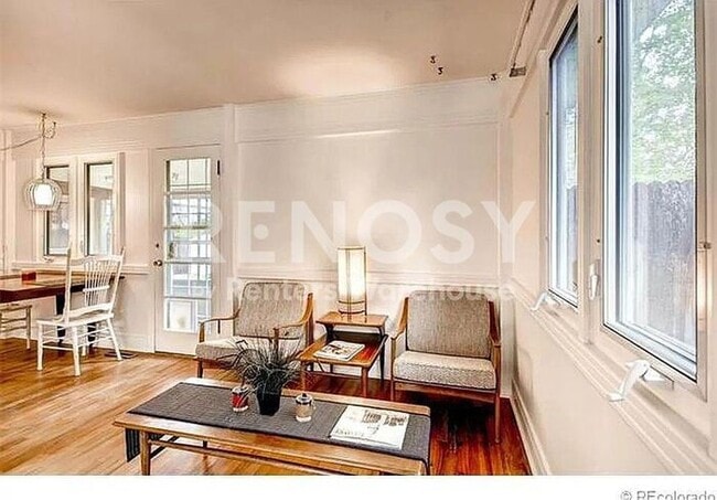 Building Photo - Charming 2 Bed 1 Bath in Great Neighborhood!