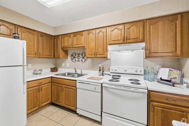 2BR, 1BA - 972SF - Kitchen