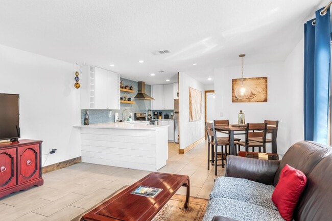 Photo - 112 S 7th St