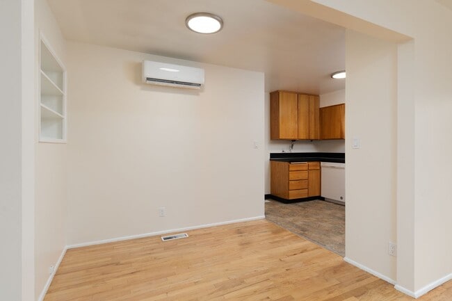 Photo - Multnomah Tri Plex Unidad 6136