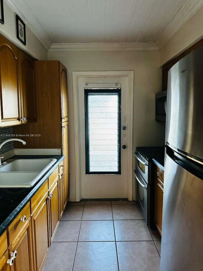 Photo - 1850 Arthur St Unit 5