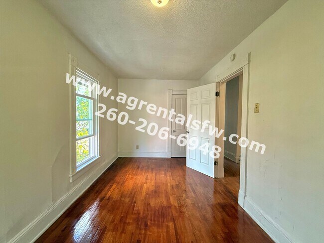 Photo - 231 W Dewald St Unit #2