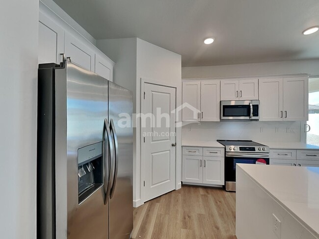18492 W Honeysuckle Dr