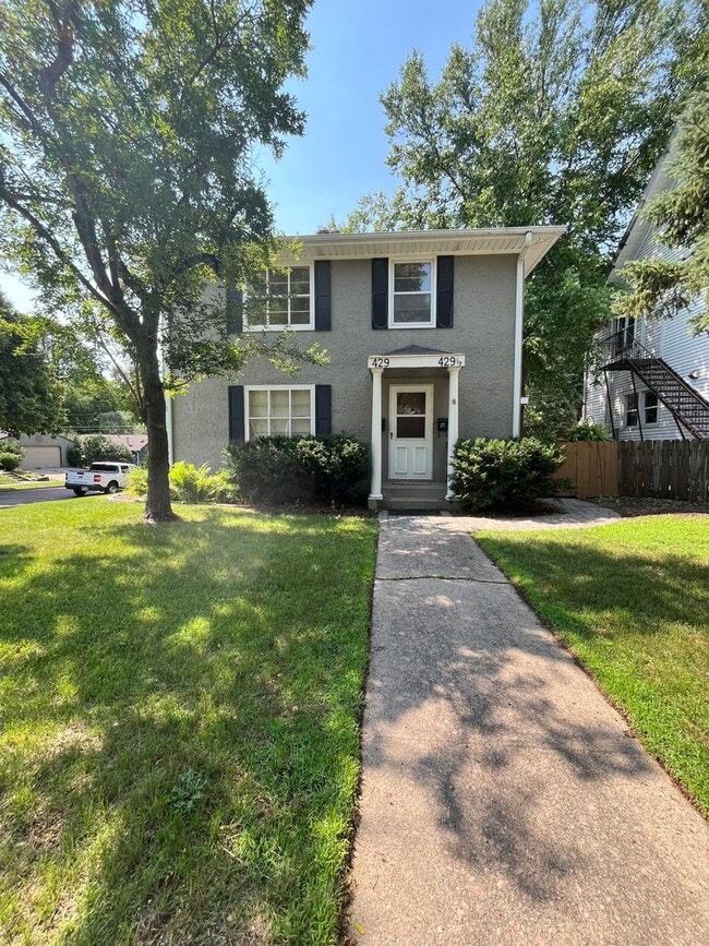 Building Photo - 2 Bed/1 Bath Apartment Overlooking McKennan Park!