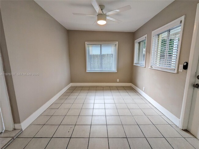 Photo - 987 NE 131st St Unit 3