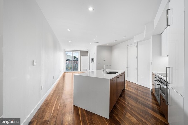 Photo - 621-23 S 24th St Unit 208