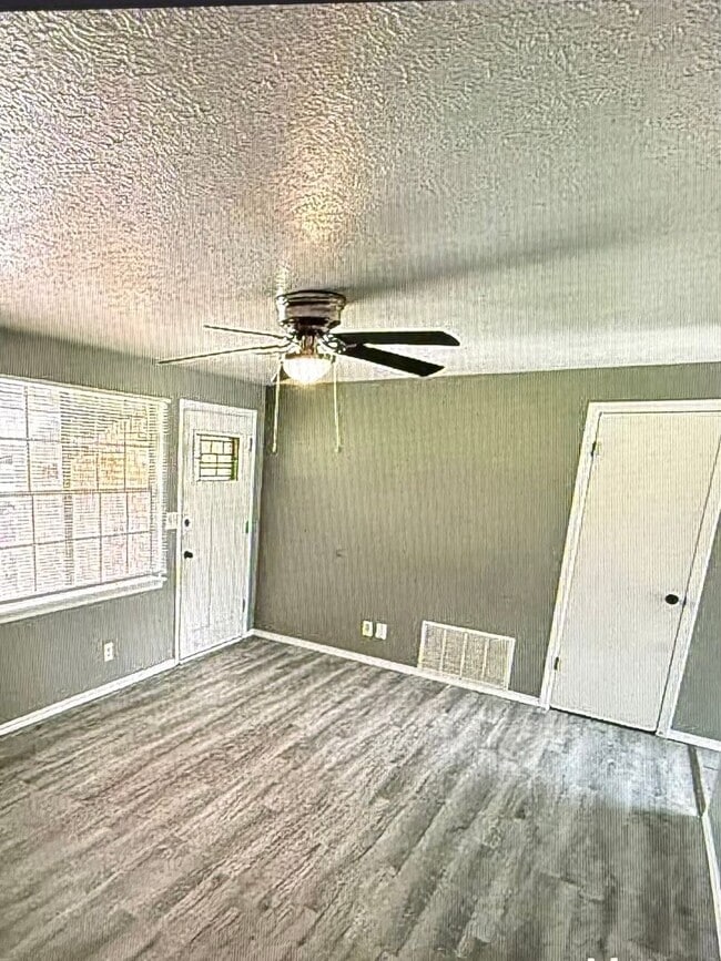 Photo - Cute 3 bed 1 and a 1/2 bath, updates throughout!