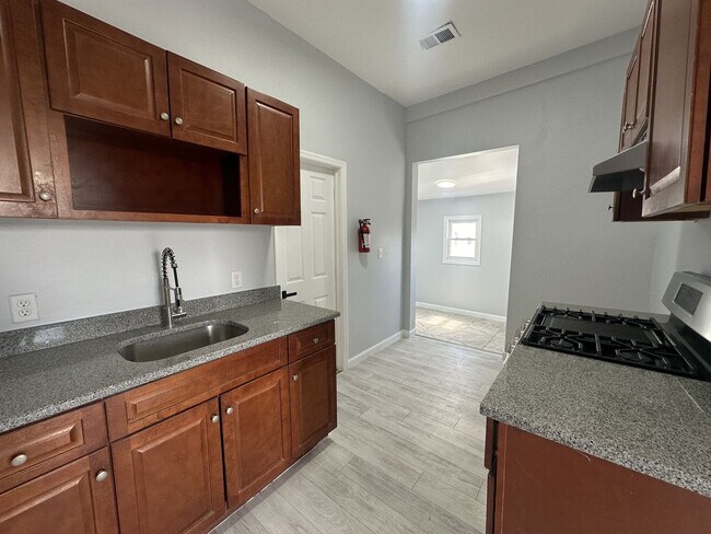 Photo - 208 5th St Unidad Apt 2F