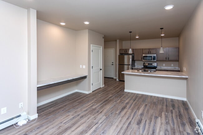 1BR, 1BA - 660SF