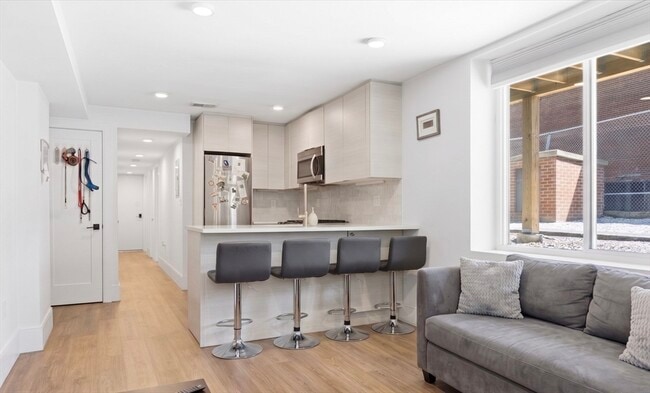 Building Photo - 92 Chelsea St Unit 1