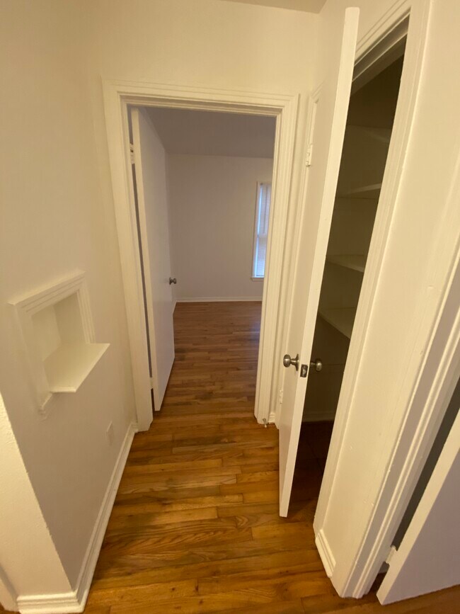 Photo - 2047 Farola Dr