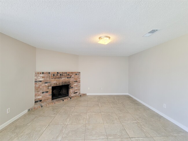 Building Photo - 8530 Quail Burg Ln