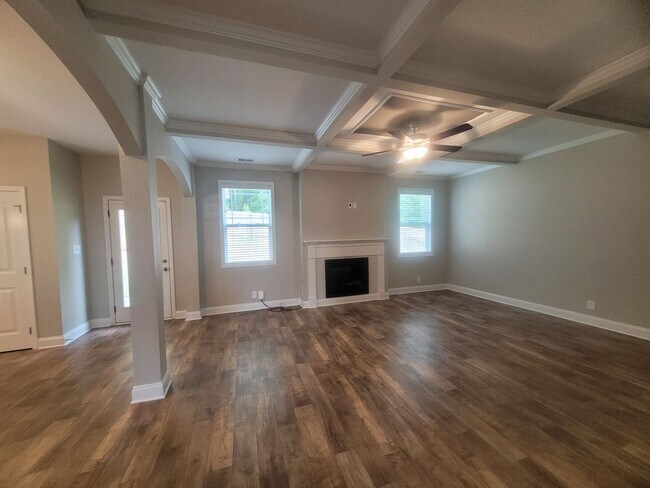 Photo - Exquisite 5 Bedroom 3 Bath Home