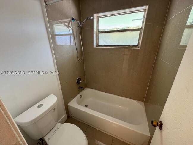 201 NW 77th St Unit 3