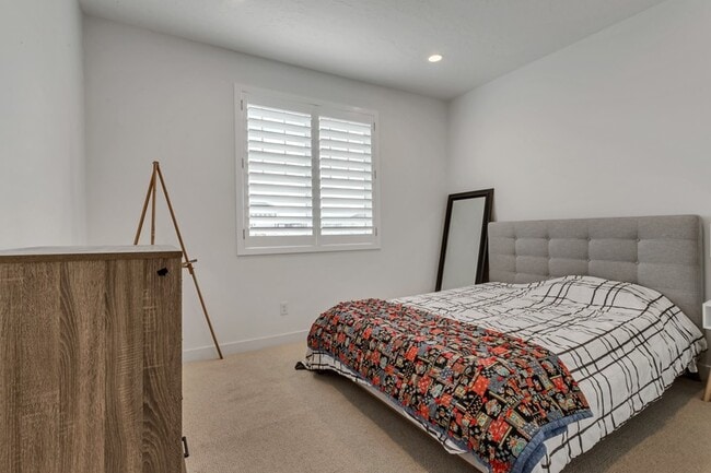 Photo - 621 E Constance Wy