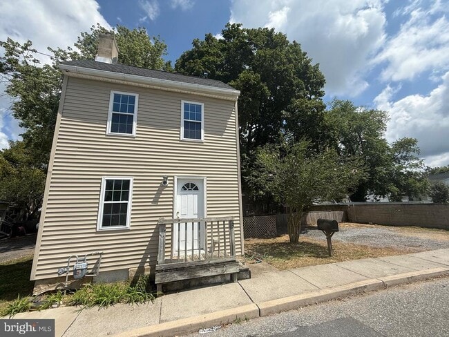 Building Photo - 3 Spring Garden St Rental