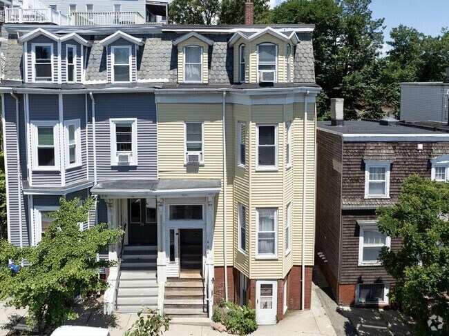 Building Photo - 404 E 7th St Rental