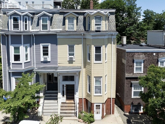 Building Photo - 404 E 7th St Rental