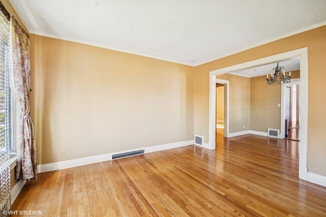 Photo - 344 W Maple St