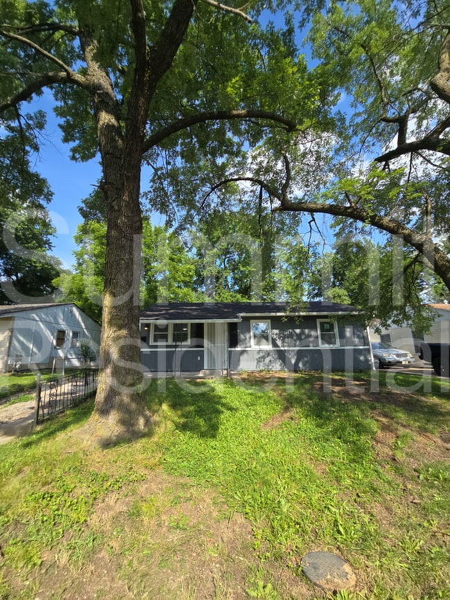 Building Photo - 3911 Oakley Ave