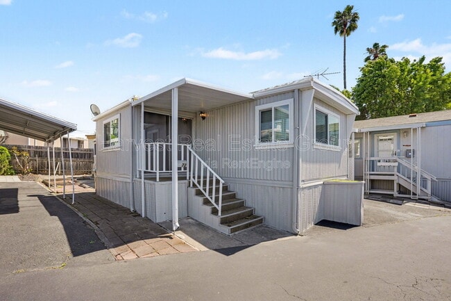 Building Photo - 3913 Castro Valley Blvd Unit 72
