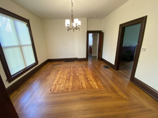Photo - 102 N Washington St