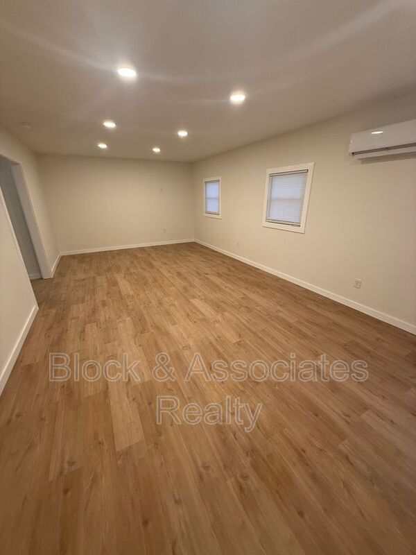 Photo - 607 Eastwood Dr