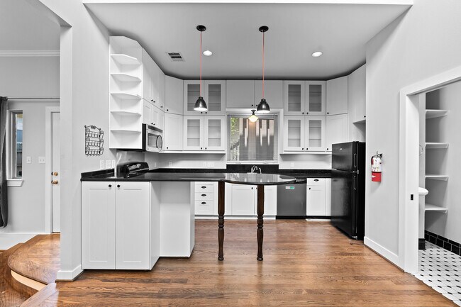 Building Photo - 1309 Chestnut Ave Unit B