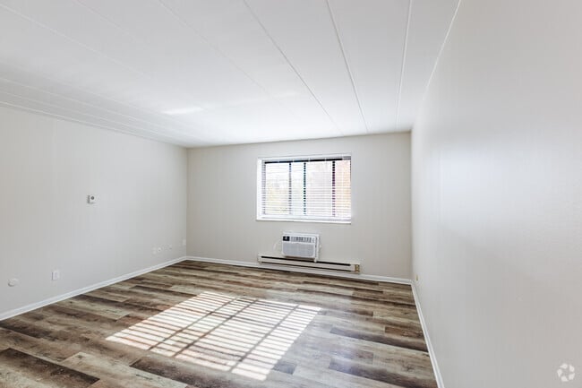1BR, 1BA - 655SF - Living Room