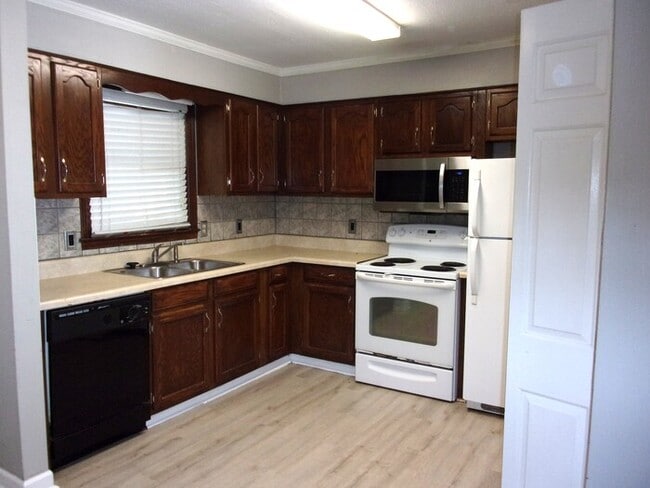 Photo - 589 Cedarvilla Dr