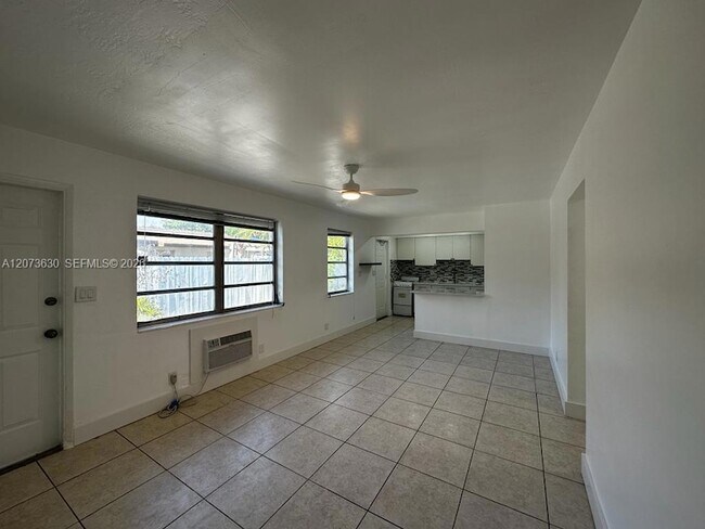 Photo - 2115 N 17th Ct Unit 3