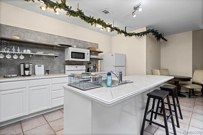 Photo - 207 N Main St Unit B
