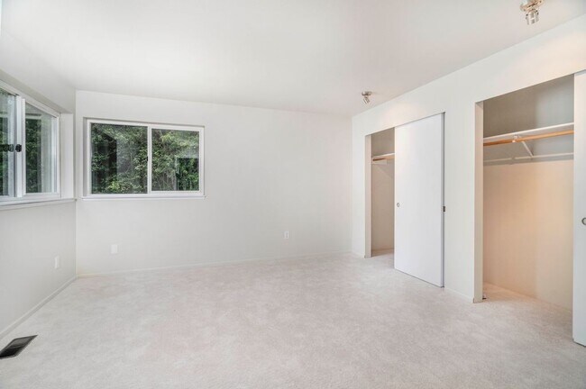 Photo - North Bothell 3 bdrm Townhome with private fenced yard