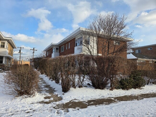 Photo - 8649 Niles Center Rd