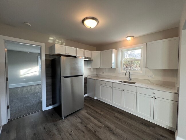 Building Photo - Recently Renovated 1-bed, 1-bath Apartment with Garage Unit A1348-02